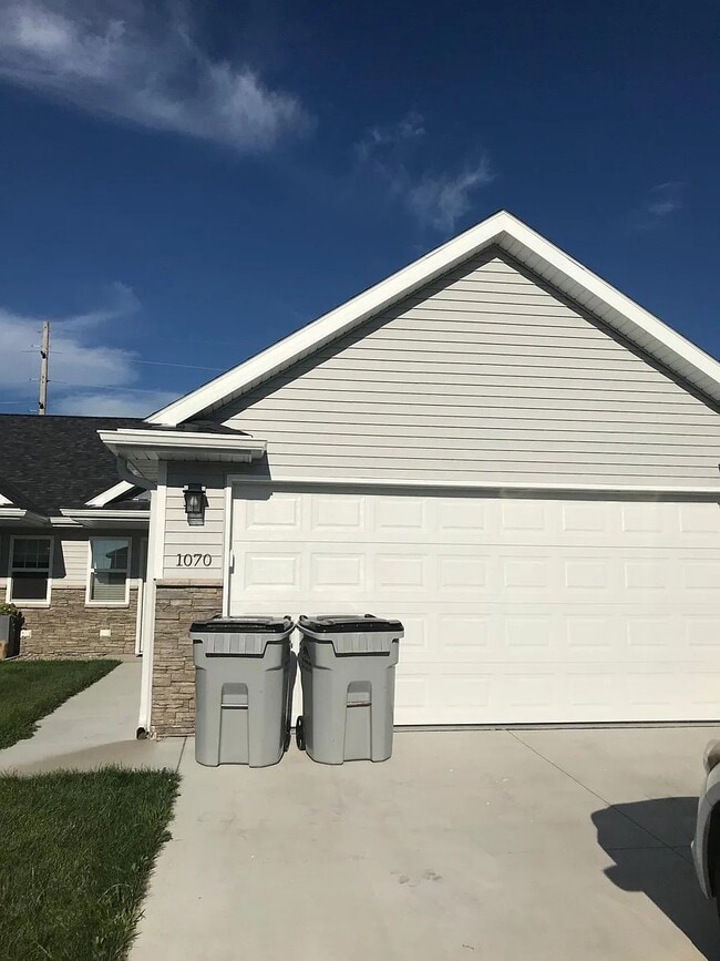 Building Photo - 1070 Augusta Dr