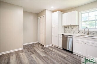 Building Photo - 2117 Oakland Ct