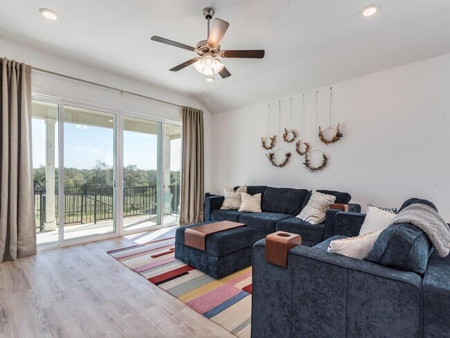 Foto del edificio - 2132 Centerline Ln