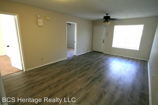 Building Photo - 1102 Spring Loop