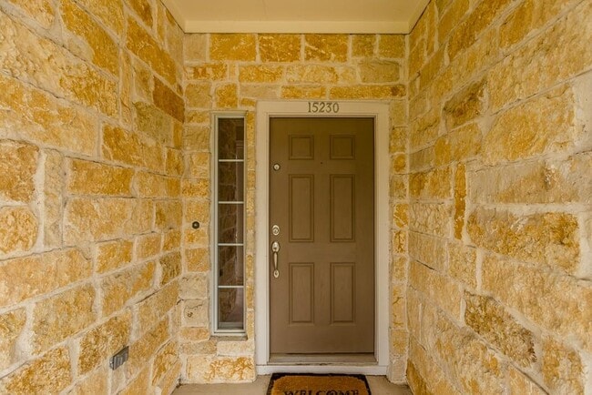 Building Photo - 15230 Ledgewood Park Dr