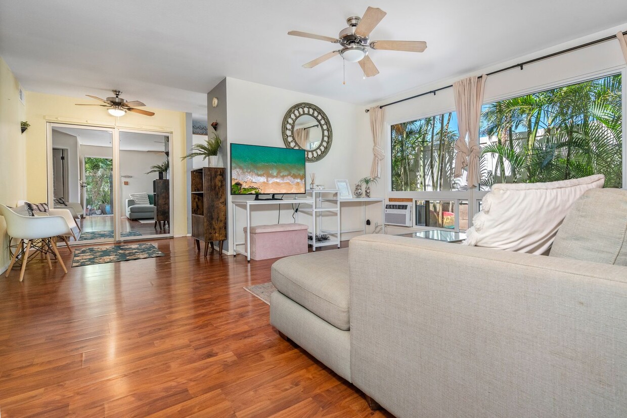 Foto principal - Fully Furnished 3BD/2BA. W/ AC.