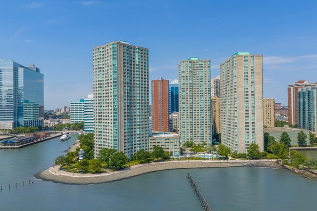 Southampton rises along the Hudson, surrounded by waterfront paths and open green space. - Newport Rentals