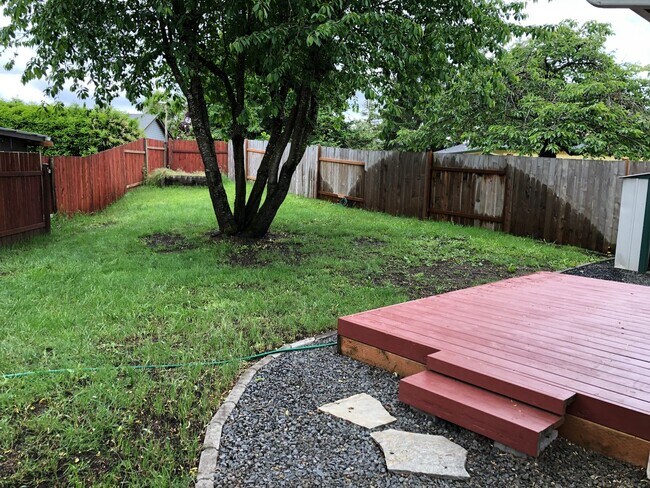 Foto del edificio - Completely updated 3 bedroom 1 bath duplex!