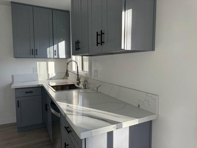 Building Photo - 3740 S Bentley Ave