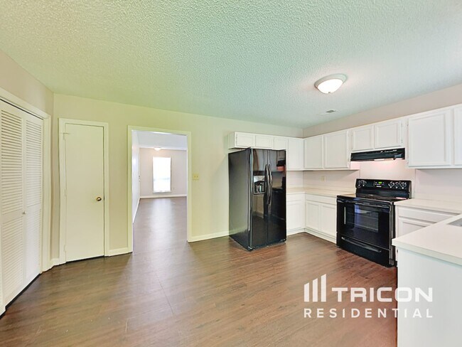 Building Photo - 11622 Calgary Dr