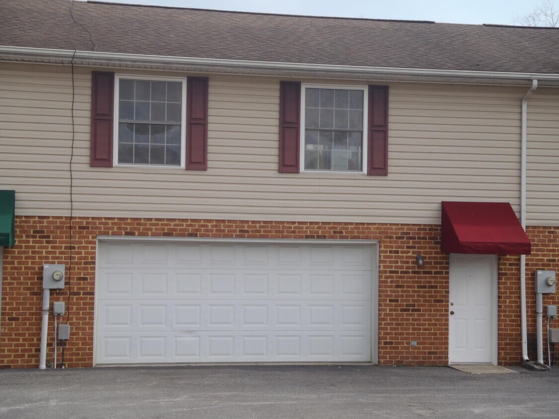 Primary Photo - 644 Stonewall Dr