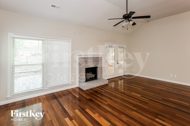 Building Photo - 6509 Mimosa St