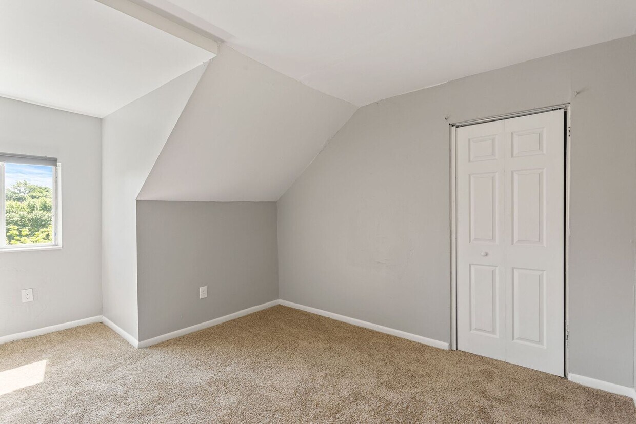 4 bed 1.5 bath - Completely updated in great Mt. Washington location - central air, washer/dryer - 4 bed 1.5 bath - Completely updated in great Mt. Washington location - central air, washer/dryer