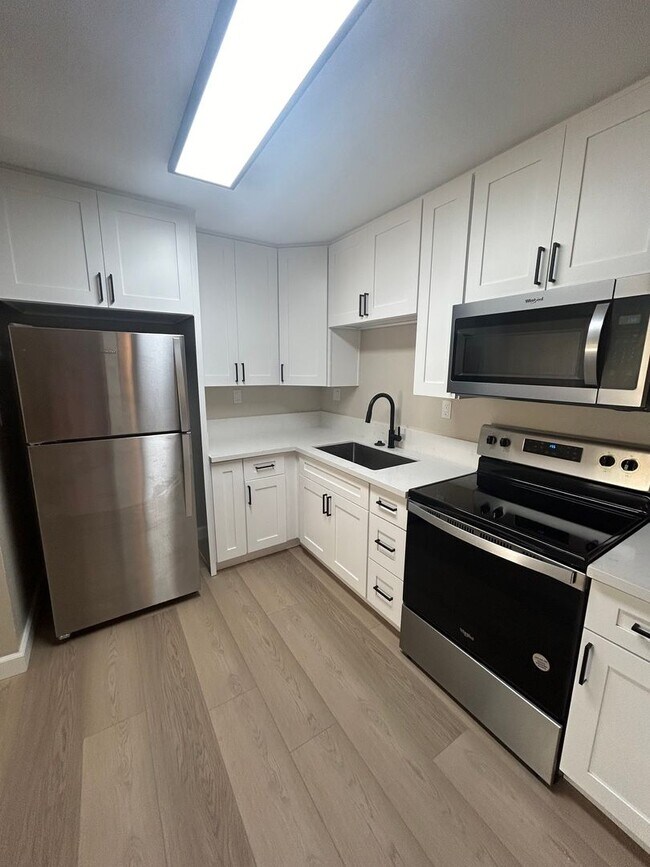 Foto del edificio - 745 E Bradley Ave