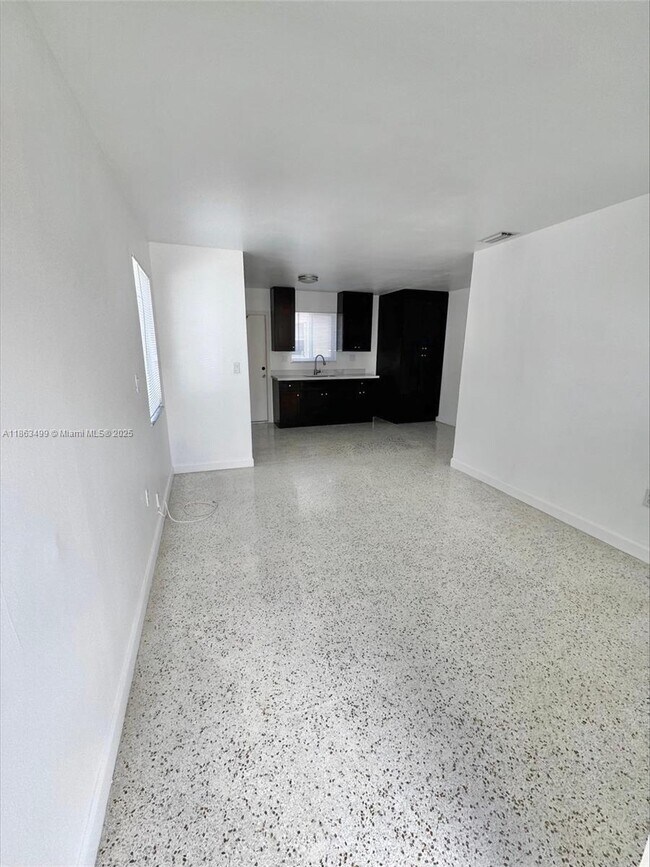 Foto del edificio - 626 W 17th St