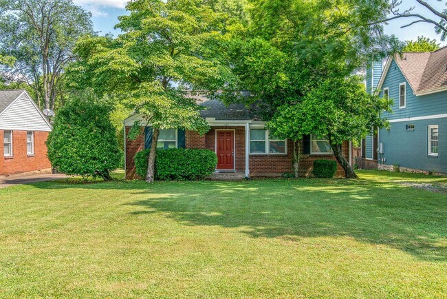 Building Photo - **UPDATED RANCH HOME NEAR GREEN HILLS & LI...