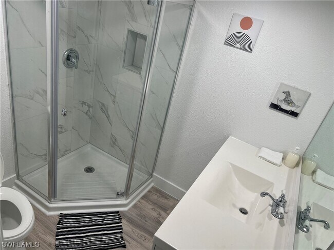 Foto del edificio - 826 Wiggins Pass Rd