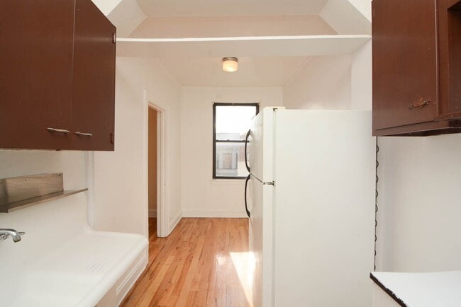 Building Photo - 4856 N Damen Ave