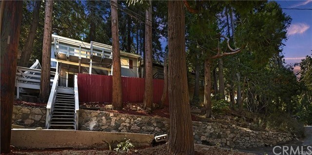 Building Photo - 726 Golden Dr