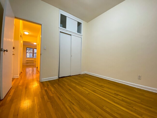 Building Photo - 420 E 83rd St
