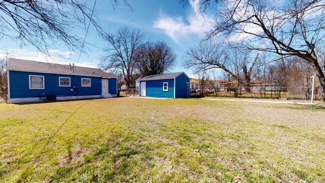 Building Photo - Cozy and affordable 2 bedroom house with a...