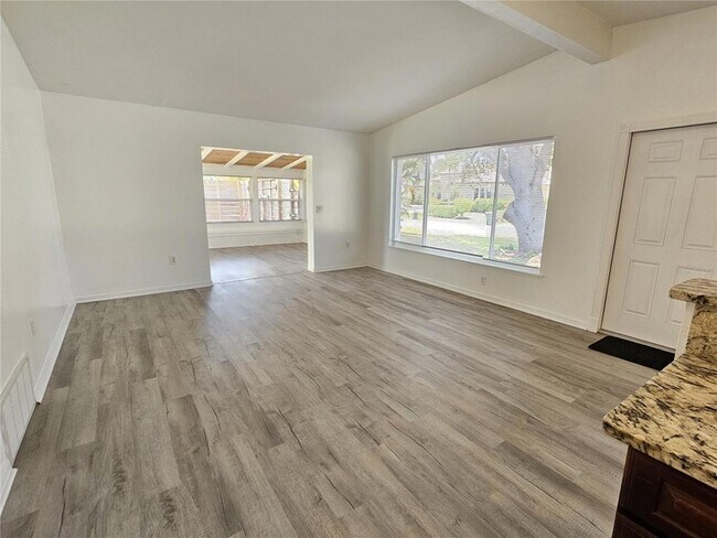 Building Photo - 341 Bayshore Dr