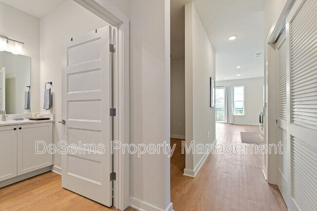 Foto del edificio - 600 E Trinity Ln