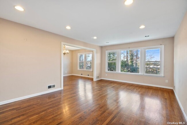 Foto del edificio - 32 Ridge Dr