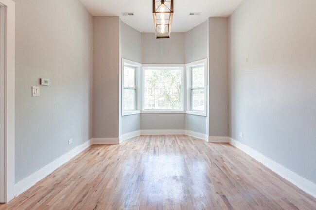 Foto del edificio - 1742 N California Ave