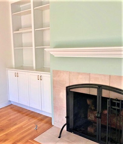Builtin bookcase and hardwood floors throughout - 1317 Franklin St