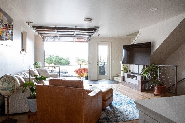 Foto del edificio - 2450 Victoria Ave