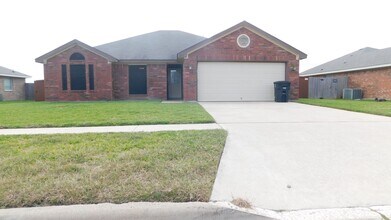 Building Photo - 210 Viola Dr