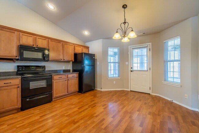 Foto del edificio - 7827 Huntington Way