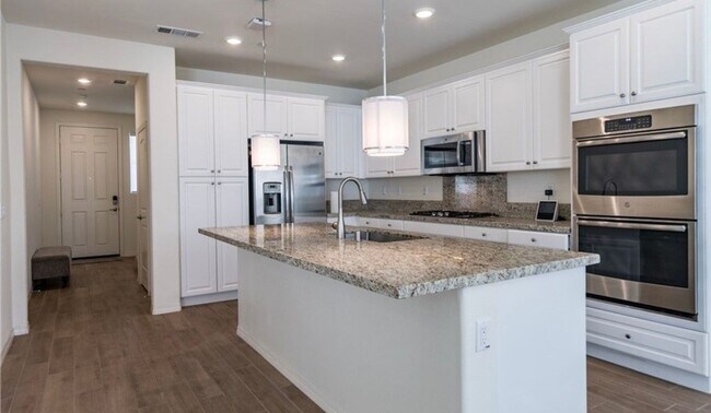 Foto del edificio - Beautiful 3-Bedroom, 2.5-Bathroom Home for...