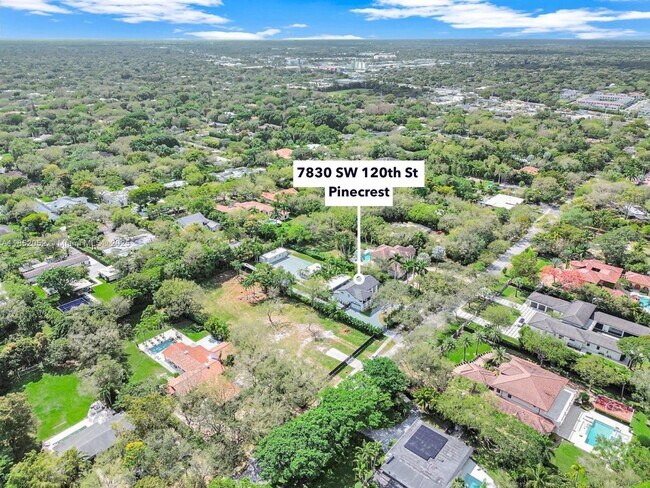 Foto del edificio - 7830 SW 120th St