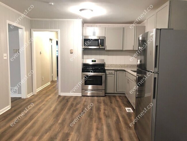 Building Photo - 5250 Crystal Ln