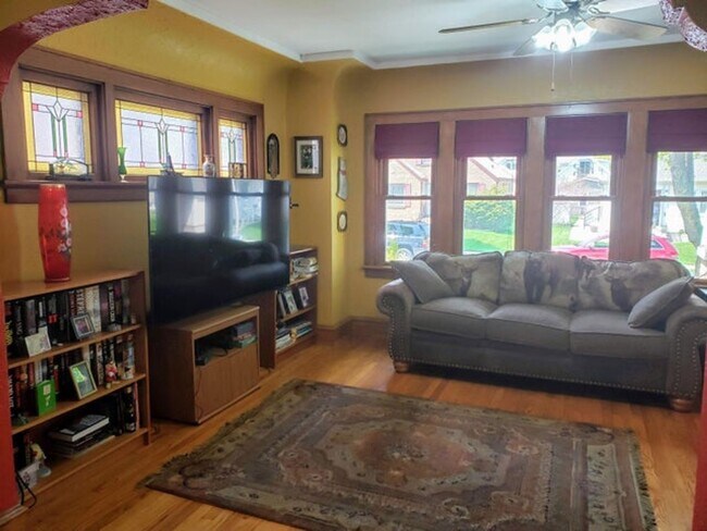 Building Photo - Beautiful 3 Bedroom Home