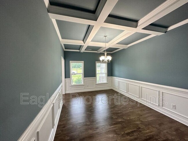 Foto del edificio - 451 Fallingbrook Dr
