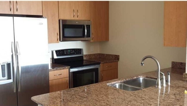 Building Photo - 4000 N Hills Dr