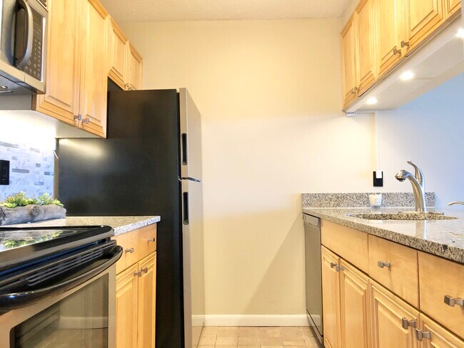 Cocina actualizada. - 25 Rockledge Ave