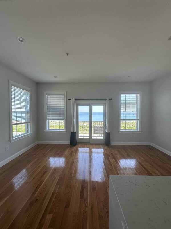 Primary Photo - 148 Winthrop Shore Dr