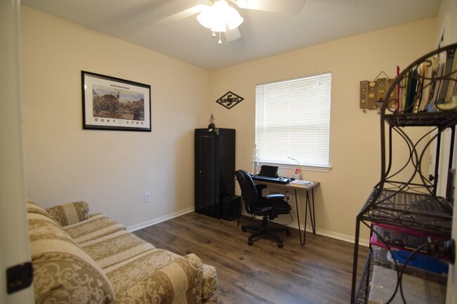 Building Photo - 2201 El Dorado Dr