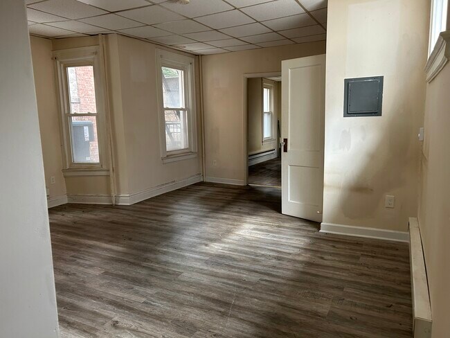 Main Room - 940 Broad St