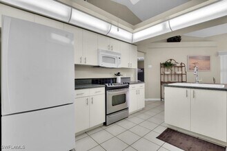 Building Photo - 4523 SW 5th Pl