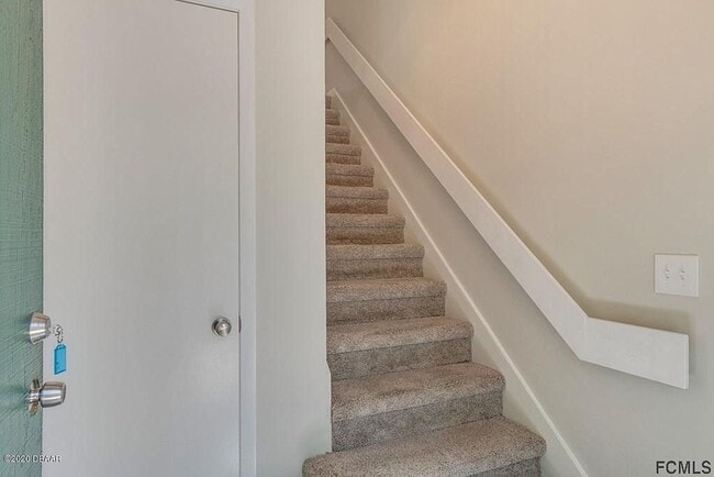 Building Photo - Stunning townhome on Palm Harbor Golf Course!