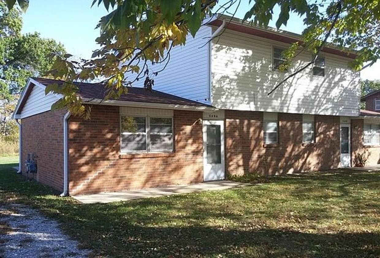 560 NE Park Ln Unit Apt A, Columbia, MO 65201 Room for Rent in