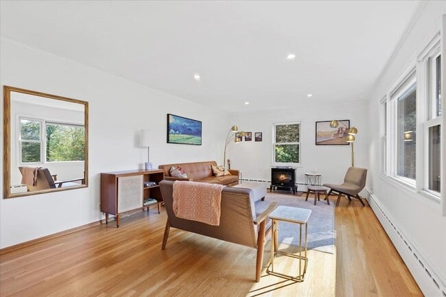 Building Photo - 275 Hillvale Rd