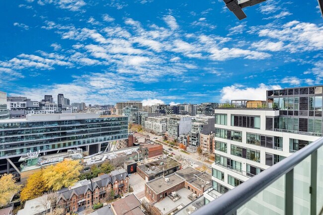 Building Photo - 480 Front St W