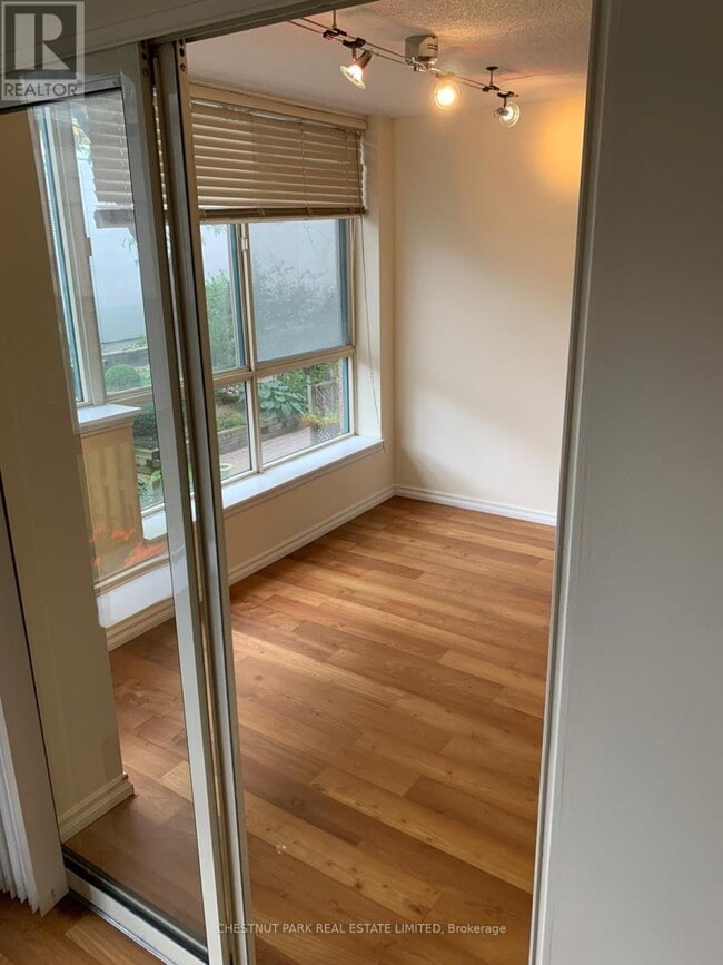 Building Photo - 225 Davenport Rd