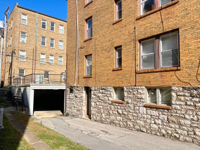 Building Photo - 7533 Buckingham Dr