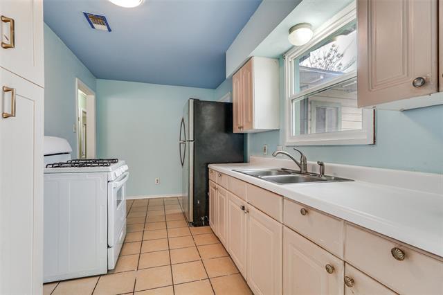 Building Photo - 4022 Baker Ave