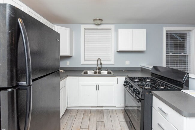 Building Photo - 18247 Roy St