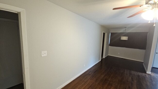 Building Photo - MOVE IN SPECIAL!! LIMITED TIME ONLY!! FIRS...