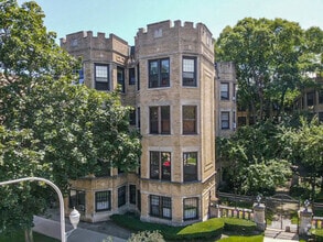 Building Photo - 1215 W Lunt Ave